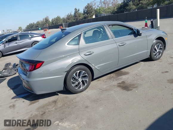 2022 Hyundai Sonata Hybrid Blue with VIN KMHL24JJ1NA041773, listed as a IAAI auction lot 41043553 with 23,696 mi miles. Bid and sale history available at carsss.com. Image 4.