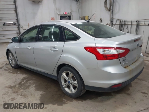 2013 Ford Focus SE z VIN 1FADP3F26DL232202, wystawiony jako IAAI lot #42713387 z przebiegiem 91 035 mil mil oraz . Historia ofert i sprzedaży dostępna na DreamBid. Obrazek 3.