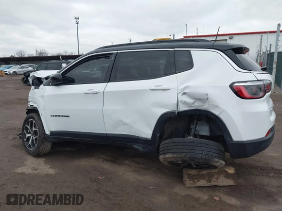 2025 Jeep Compass Limited with VIN 3C4NJDCNXST535957, listed as a IAAI auction lot 41227574 with 1,084 mi miles and . Bid and sale history available at DreamBid. Image 14.