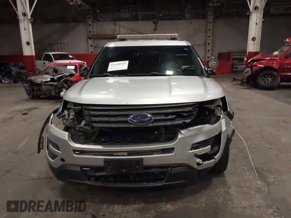 2016 Ford Police Interceptor Utility z VIN 1FM5K8AR2GGC06039, wystawiony jako IAAI lot #41640964 z przebiegiem 85 915 mil mil oraz . Historia ofert i sprzedaży dostępna na DreamBid. Obrazek 6.
