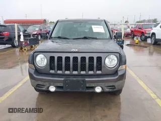 2016 Jeep Patriot Latitude z VIN 1C4NJPFB7GD682060, wystawiony jako IAAI lot #41898444 z przebiegiem 67 717 mil mil oraz . Historia ofert i sprzedaży dostępna na DreamBid. Obrazek 12.