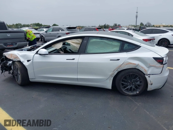 2025 Tesla Model 3 Long Range с VIN 5YJ3E1EA2SF981877, выставлен на аукционе IAAI как лот 42412352 с пробегом 1 967 миль миль и . История ставок и продаж доступна на DreamBid. Изображение 15.