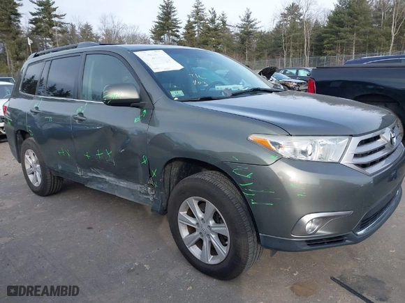 2011 Toyota Highlander with VIN 5TDBK3EH0BS065899, listed as a IAAI auction lot 41281584 with 177,497 mi miles. Bid and sale history available at carsss.com. Image 6.