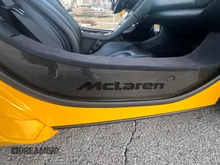2015 McLaren 650S z VIN SBM11FAA4FW005324, wystawiony jako Copart lot #43651815 z przebiegiem 28 798 mil mil oraz Tytuł czysty. Historia ofert i sprzedaży dostępna na DreamBid. Obrazek 6.