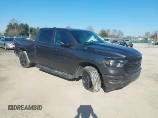 2022 Ram 1500 Big Horn z VIN 1C6SRFMT8NN267989, wystawiony jako IAAI lot #41662706 z przebiegiem 68 748 mil mil oraz . Historia ofert i sprzedaży dostępna na DreamBid. Obrazek 1.