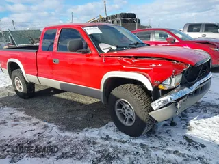 2000 Dodge Dakota SLT with VIN 1B7GG22X5YS655335, listed as a IAAI auction lot 41275339 with 132,121 mi miles and . Bid and sale history available at carsss.com. Image 1.