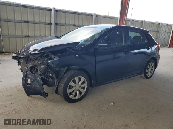 2011 Toyota Matrix z VIN 2T1KU4EE8BC736248, wystawiony jako Copart lot #58815295 z przebiegiem 104 006 mil mil oraz Szkoda całkowita • Salvage title. Historia ofert i sprzedaży dostępna na DreamBid. Obrazek 1.
