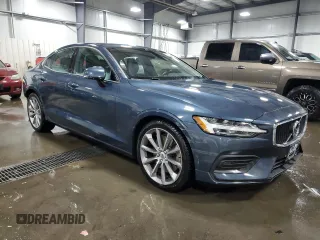 2019 Volvo S60 Momentum with VIN 7JRA22TK1KG001516, listed as a Copart auction lot 82904434 with 33,912 mi miles and Salvage Title. Bid and sale history available at carsss.com. Image 4.