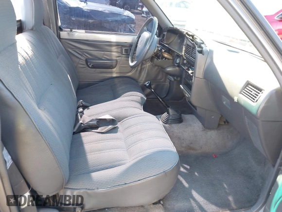 1994 Toyota Pickup with VIN 4TARN81A2RZ157385, listed as a IAAI auction lot 41999184 with 237,085 mi miles and . Bid and sale history available at DreamBid. Image 5.