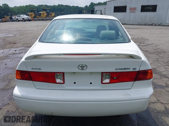 2001 Toyota Camry CE z VIN 4T1BG22KX1U767696, wystawiony jako IAAI lot #42271803 z przebiegiem 130 927 mil mil oraz . Historia ofert i sprzedaży dostępna na DreamBid. Obrazek 16.