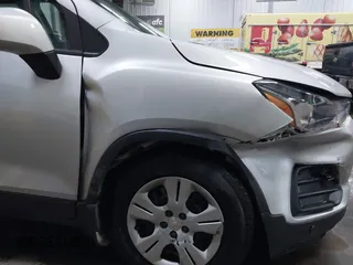 2019 Chevrolet Trax LS with VIN 3GNCJKSB5KL180268, listed as a IAAI auction lot 41506873 with 63,993 mi miles. Bid and sale history available at carsss.com. Image 17.