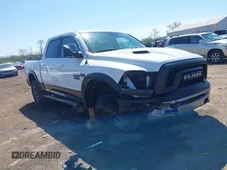 2018 Ram 1500 Rebel z VIN 1C6RR7YT3JS133384, wystawiony jako IAAI lot #42097247 z przebiegiem 77 621 mil mil oraz . Historia ofert i sprzedaży dostępna na DreamBid. Obrazek 1.