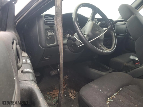 2003 Chevrolet S-10 LS with VIN 1GCCS19X538151340, listed as a Copart auction lot 45034025 with 212,225 mi miles and Salvage Title. Bid and sale history available at carsss.com. Image 8.