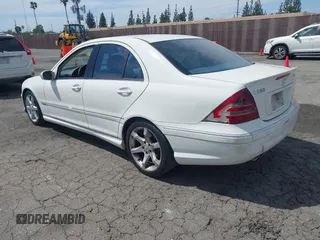 2007 Mercedes-Benz C 230 Sport z VIN WDBRF52H77F918808, wystawiony jako IAAI lot #41939637 z przebiegiem 137 538 mil mil oraz . Historia ofert i sprzedaży dostępna na DreamBid. Obrazek 3.