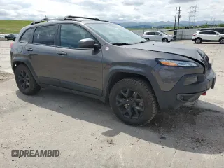 2018 Jeep Cherokee Trailhawk z VIN 1C4PJMBX1JD509120, wystawiony jako Copart lot #58920135 z przebiegiem 42 501 mil mil oraz Szkoda całkowita • Salvage title. Historia ofert i sprzedaży dostępna na DreamBid. Obrazek 4.