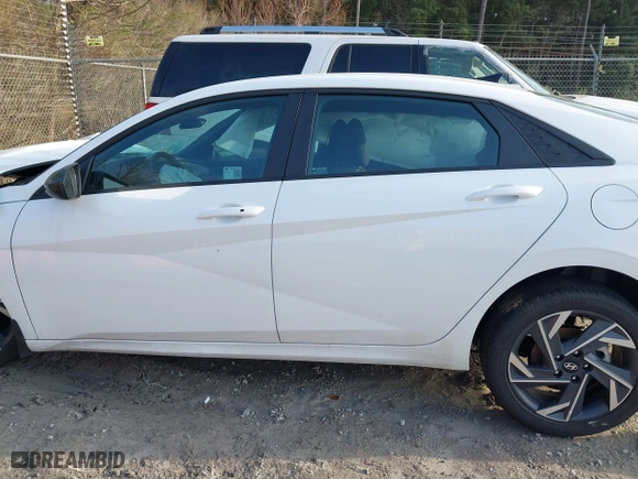2025 Hyundai Elantra SEL Sport with VIN KMHLM4DG7SU877382, listed as a IAAI auction lot 41541907 with 6,729 mi miles. Bid and sale history available at carsss.com. Image 15.