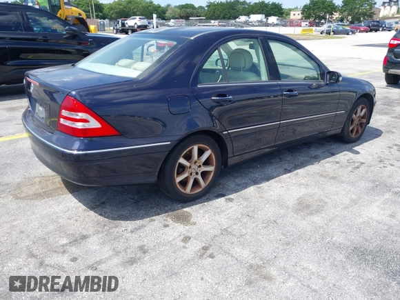 2007 Mercedes-Benz C 280 Luxury z VIN WDBRF54H57F881982, wystawiony jako IAAI lot #42167028 z przebiegiem 190 661 mil mil oraz . Historia ofert i sprzedaży dostępna na DreamBid. Obrazek 4.