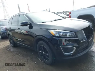 2017 Kia Sorento LX z VIN 5XYPG4A34HG254813, wystawiony jako IAAI lot #41843731 z przebiegiem 116 778 mil mil oraz . Historia ofert i sprzedaży dostępna na DreamBid. Obrazek 1.