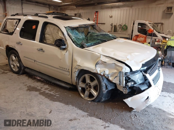 2009 Chevrolet Tahoe LTZ z VIN 1GNFK33049R213387, wystawiony jako IAAI lot #42011796 z przebiegiem Nie podano mil oraz . Historia ofert i sprzedaży dostępna na DreamBid. Obrazek 1.