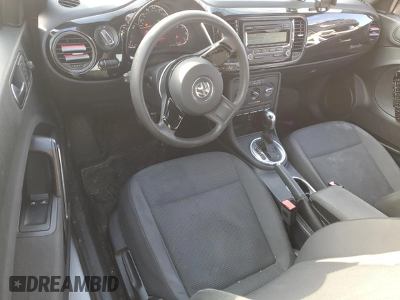 2014 Volkswagen Beetle Entry z VIN 3VWF17AT4EM634714, wystawiony jako Copart lot #83250604 z przebiegiem 133 862 mil mil oraz Szkoda całkowita • Salvage title. Historia ofert i sprzedaży dostępna na DreamBid. Obrazek 8.