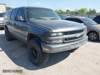 2000 Chevrolet Suburban LS with VIN 3GNEC16T2YG104878, listed as a IAAI auction lot 40464441 with 233,868 mi miles. Bid and sale history available at carsss.com. Image 1.