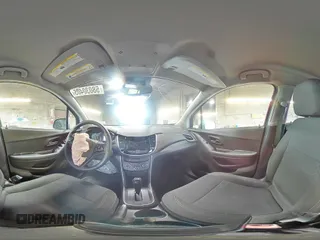 2021 Chevrolet Trax LS z VIN KL7CJNSB1MB336852, wystawiony jako Copart lot #58030405 z przebiegiem 20 908 mil mil oraz Szkoda całkowita • Salvage title. Historia ofert i sprzedaży dostępna na DreamBid. Obrazek 16.