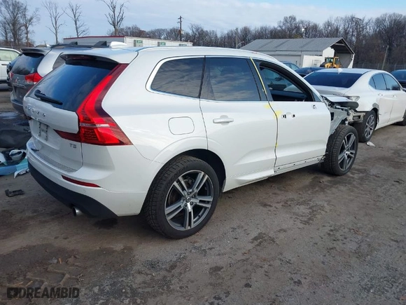 2021 Volvo XC60 Momentum with VIN YV4102DK3M1700720, listed as a IAAI auction lot 41087871 with 39,385 mi miles. Bid and sale history available at carsss.com. Image 4.