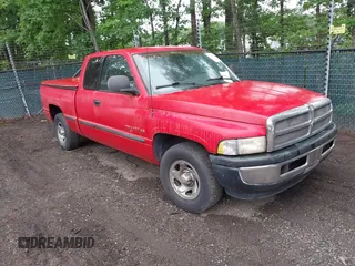 1999 Dodge 1500 z VIN 3B7HC13Y7XG114147, wystawiony jako IAAI lot #42447439 z przebiegiem 172 595 mil mil oraz . Historia ofert i sprzedaży dostępna na DreamBid. Obrazek 1.