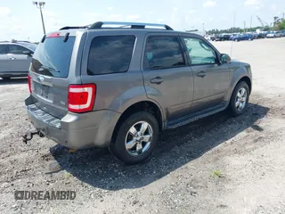 2010 Ford Escape Limited z VIN 1FMCU9EG5AKC61203, wystawiony jako IAAI lot #42334919 z przebiegiem 184 243 mil mil oraz . Historia ofert i sprzedaży dostępna na DreamBid. Obrazek 4.