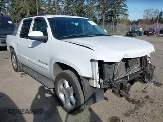 2007 Chevrolet Avalanche LTZ z VIN 3GNFK12YX7G216965, wystawiony jako IAAI lot #41956373 z przebiegiem 96 406 mil mil oraz . Historia ofert i sprzedaży dostępna na DreamBid. Obrazek 1.