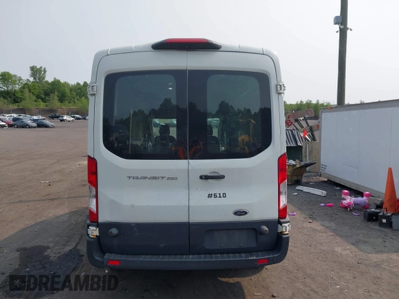 2018 Ford Transit z VIN 1FTYR2CM5JKA24044, wystawiony jako IAAI lot #42422667 z przebiegiem 279 853 mil mil oraz . Historia ofert i sprzedaży dostępna na DreamBid. Obrazek 16.