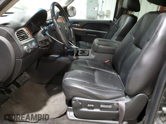 2010 Chevrolet Tahoe LT z VIN 1GNUKBE02AR249128, wystawiony jako Copart lot #79058594 z przebiegiem 121 354 mil mil oraz Szkoda całkowita • Salvage title. Historia ofert i sprzedaży dostępna na DreamBid. Obrazek 7.