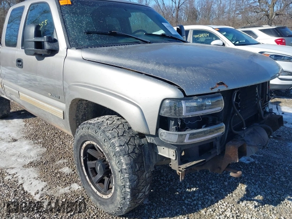 2001 Chevrolet Silverado 2500 with VIN 1GCGK29U21Z121197, listed as a IAAI auction lot 41426355 with 287,575 mi miles. Bid and sale history available at carsss.com. Image 14.