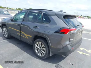 2024 Toyota RAV4 XLE Premium z VIN 2T3C1RFVXRC295264, wystawiony jako IAAI lot #42229471 z przebiegiem 6 717 mil mil oraz . Historia ofert i sprzedaży dostępna na DreamBid. Obrazek 3.