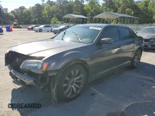 2014 Chrysler 300 S z VIN 2C3CCABG7EH340046, wystawiony jako Copart lot #56606955 z przebiegiem 188 428 mil mil oraz Szkoda całkowita • Salvage title. Historia ofert i sprzedaży dostępna na DreamBid. Obrazek 1.