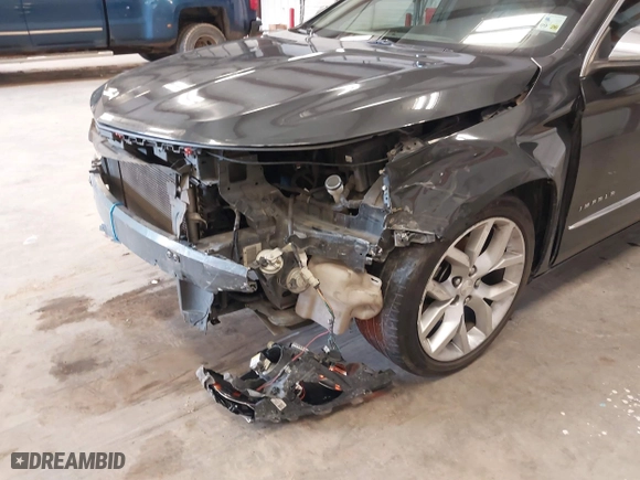 2015 Chevrolet Impala LTZ with VIN 2G1165S33F9136329, listed as a IAAI auction lot 41639698 with 198,027 mi miles. Bid and sale history available at carsss.com. Image 17.