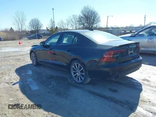 2021 Volvo S60 Momentum z VIN 7JR102FK4MG096853, wystawiony jako IAAI lot #41740894 z przebiegiem 75 270 mil mil oraz . Historia ofert i sprzedaży dostępna na DreamBid. Obrazek 3.