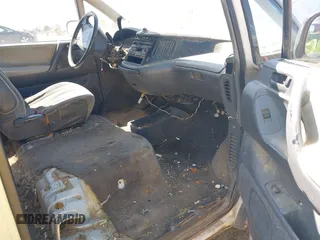 1992 Toyota Previa z VIN JT3AC22S3N1005091, wystawiony jako IAAI lot #42203692 z przebiegiem 276 488 mil mil oraz . Historia ofert i sprzedaży dostępna na DreamBid. Obrazek 5.