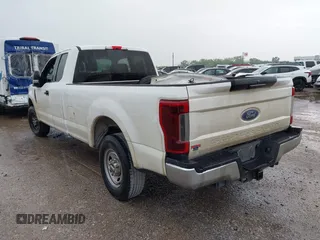 2017 Ford F-250 XLT z VIN 1FT7X2A65HEF11825, wystawiony jako IAAI lot #42193248 z przebiegiem 180 720 mil mil oraz . Historia ofert i sprzedaży dostępna na DreamBid. Obrazek 3.