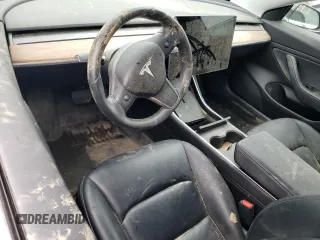 2019 Tesla Model 3 Mid Range z VIN 5YJ3E1EA0KF394514, wystawiony jako Copart lot #58051215 z przebiegiem Nie podano mil oraz Szkody całkowita. Historia ofert i sprzedaży dostępna na DreamBid. Obrazek 8.