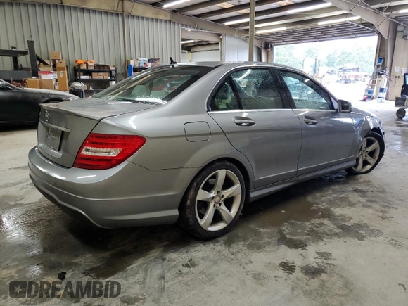 2014 Mercedes-Benz C 250 Sport z VIN WDDGF4HB5EA967155, wystawiony jako Copart lot #58769135 z przebiegiem 103 055 mil mil oraz Czysty tytuł • Clean title. Historia ofert i sprzedaży dostępna na DreamBid. Obrazek 3.