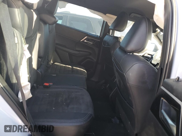 2023 Mitsubishi Outlander SE z VIN JA4J3UA81PZ031071, wystawiony jako Copart lot #42016205 z przebiegiem 40 627 mil mil oraz Szkoda całkowita • Salvage title. Historia ofert i sprzedaży dostępna na DreamBid. Obrazek 10.