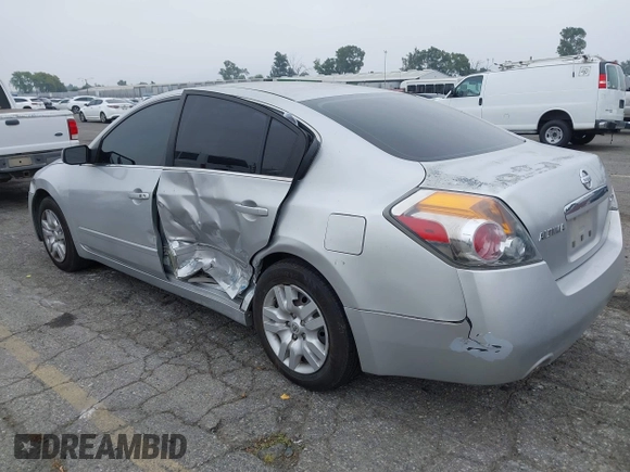 2009 Nissan Altima S z VIN 1N4AL21E89N488492, wystawiony jako IAAI lot #42438383 z przebiegiem 152 533 mil mil oraz . Historia ofert i sprzedaży dostępna na DreamBid. Obrazek 3.