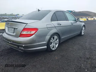 2010 Mercedes-Benz C 300 Sport z VIN WDDGF8BBXAR096359, wystawiony jako IAAI lot #42315575 z przebiegiem 98 293 mil mil oraz . Historia ofert i sprzedaży dostępna na DreamBid. Obrazek 4.