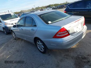 2002 Mercedes-Benz C 230/260/280/320 z VIN WDBRF61J12F141044, wystawiony jako IAAI lot #41424841 z przebiegiem 304 862 mil mil oraz . Historia ofert i sprzedaży dostępna na DreamBid. Obrazek 3.