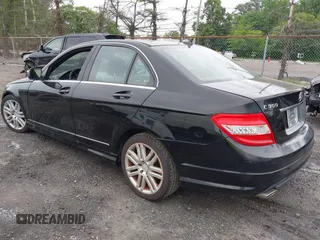 2009 Mercedes-Benz C 300 Sport z VIN WDDGF81X49R083504, wystawiony jako IAAI lot #42334397 z przebiegiem 98 913 mil mil oraz . Historia ofert i sprzedaży dostępna na DreamBid. Obrazek 3.