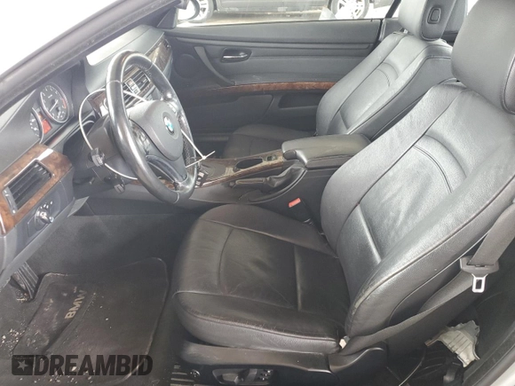 2009 BMW 3 Series 328i z VIN WBAWL13509PX26554, wystawiony jako Copart lot #53809455 z przebiegiem 137 698 mil mil oraz Szkoda całkowita • Salvage title. Historia ofert i sprzedaży dostępna na DreamBid. Obrazek 7.