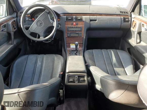 1998 Mercedes-Benz E 320 with VIN WDBJF25F3WA689755, listed as a Copart auction lot 51288455 with 124,157 mi miles and Salvage Title. Bid and sale history available at DreamBid. Image 8.