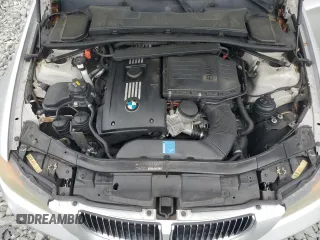 2007 BMW 3 Series 335i z VIN WBAVB73547KY60933, wystawiony jako Copart lot #53497415 z przebiegiem 174 145 mil mil oraz Szkoda całkowita • Salvage title. Historia ofert i sprzedaży dostępna na DreamBid. Obrazek 11.