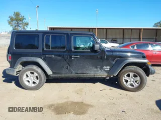 2020 Jeep Wrangler Unlimited Sport Altitude z VIN 1C4HJXDG0LW171400, wystawiony jako IAAI lot #41373446 z przebiegiem 82 113 mil mil oraz . Historia ofert i sprzedaży dostępna na DreamBid. Obrazek 13.